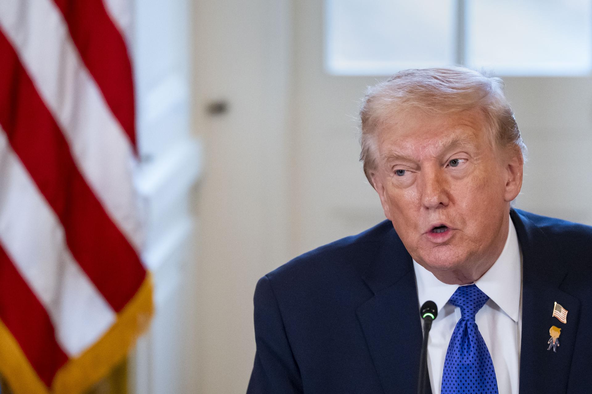 Trump cancela diálogo con Irán y dice a los manifestantes que la «ayuda está en camino»