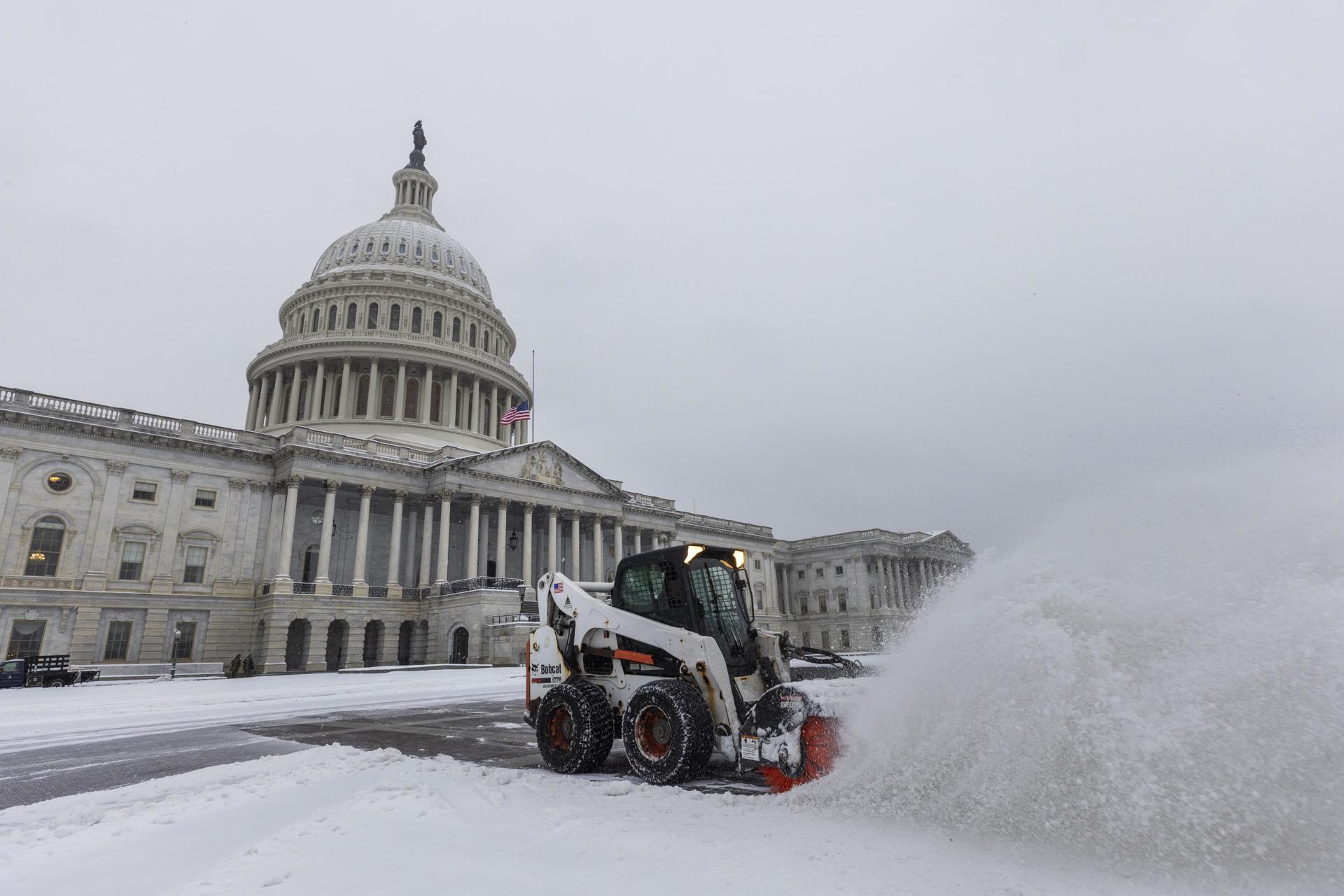 Demócratas piden no olvidar el asalto el Capitolio, mientras Trump oficializa su victoria