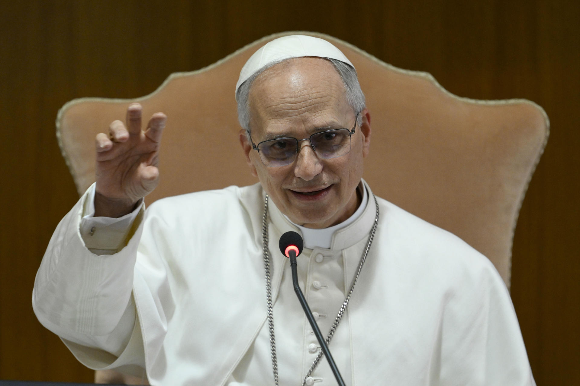 El papa apuesta por la vía de Francisco, con el cuidado a los débiles y diálogo valiente