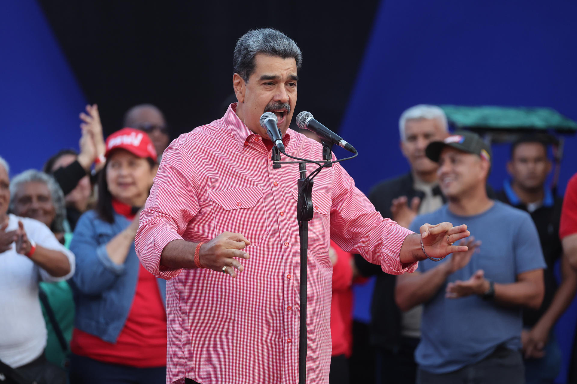 Nicolás Maduro canta ‘Imagine’ de John Lennon en medio de las tensiones con Estados Unidos