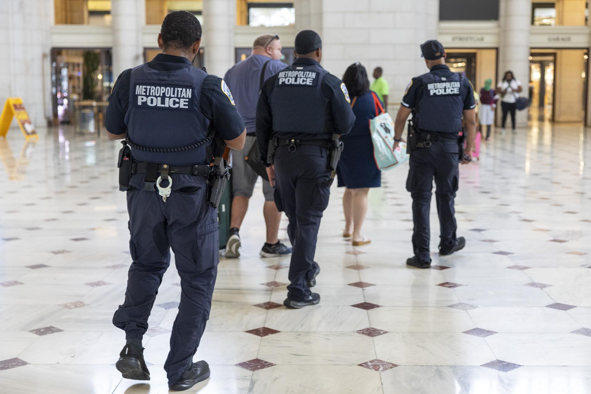 Gobierno de Trump hizo unos 400 arrestos en primera semana de toma federal en Washington