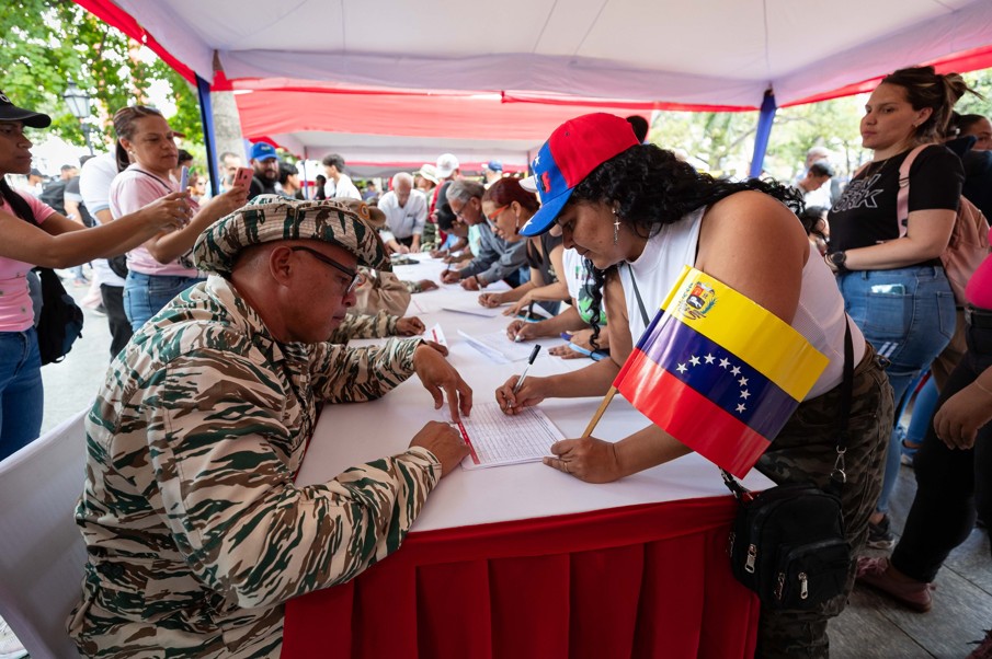Maduro moviliza a simpatizantes para sumarse a la Milicia ante patrullaje de buques de EE.UU.