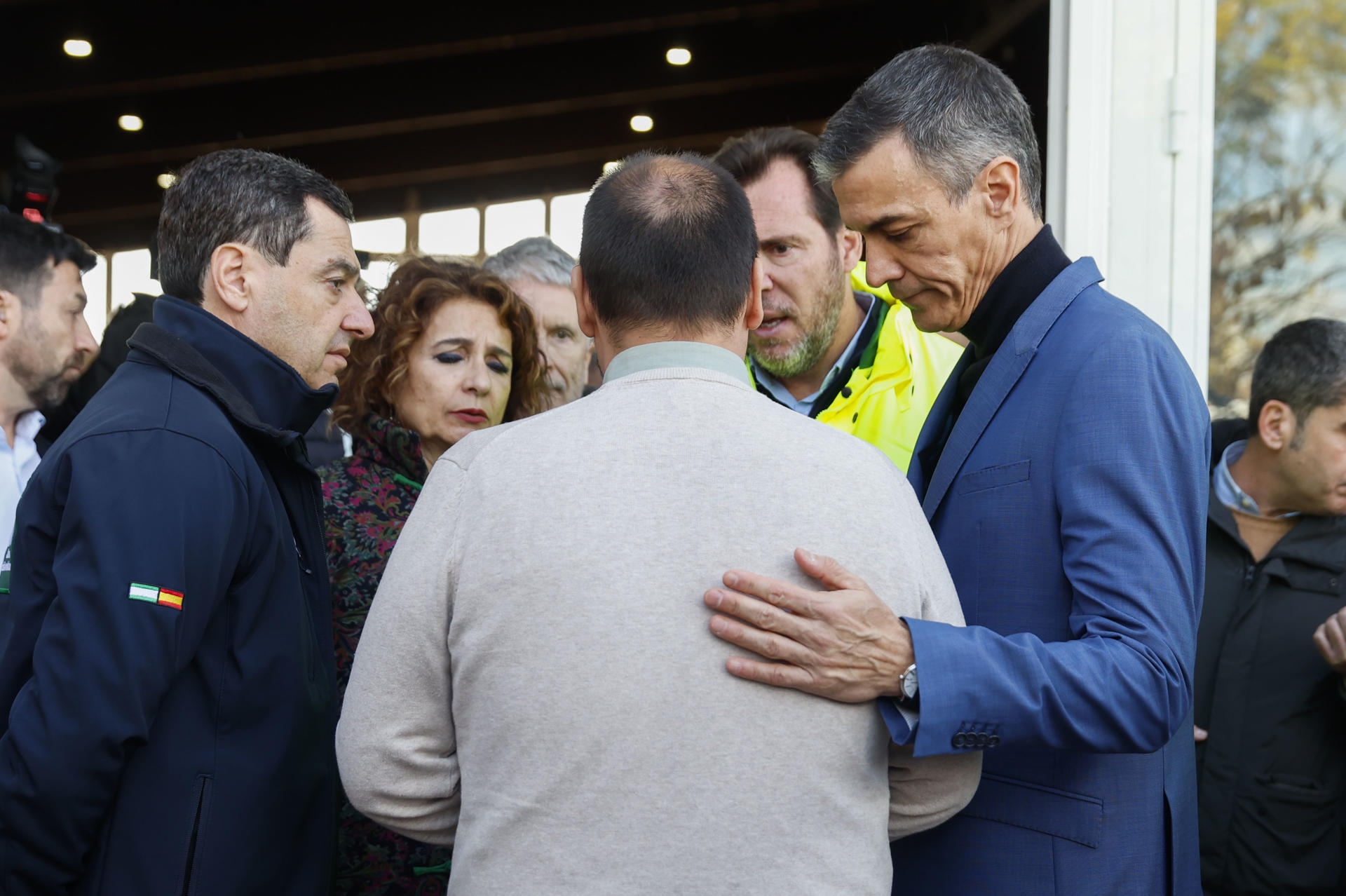 Autoridades españolas buscan las causas del choque de dos trenes, con al menos 39 muertos