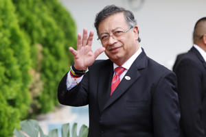 Petro espera que Uribe resuelva sus problemas judiciales y se dedique a criar a los nietos