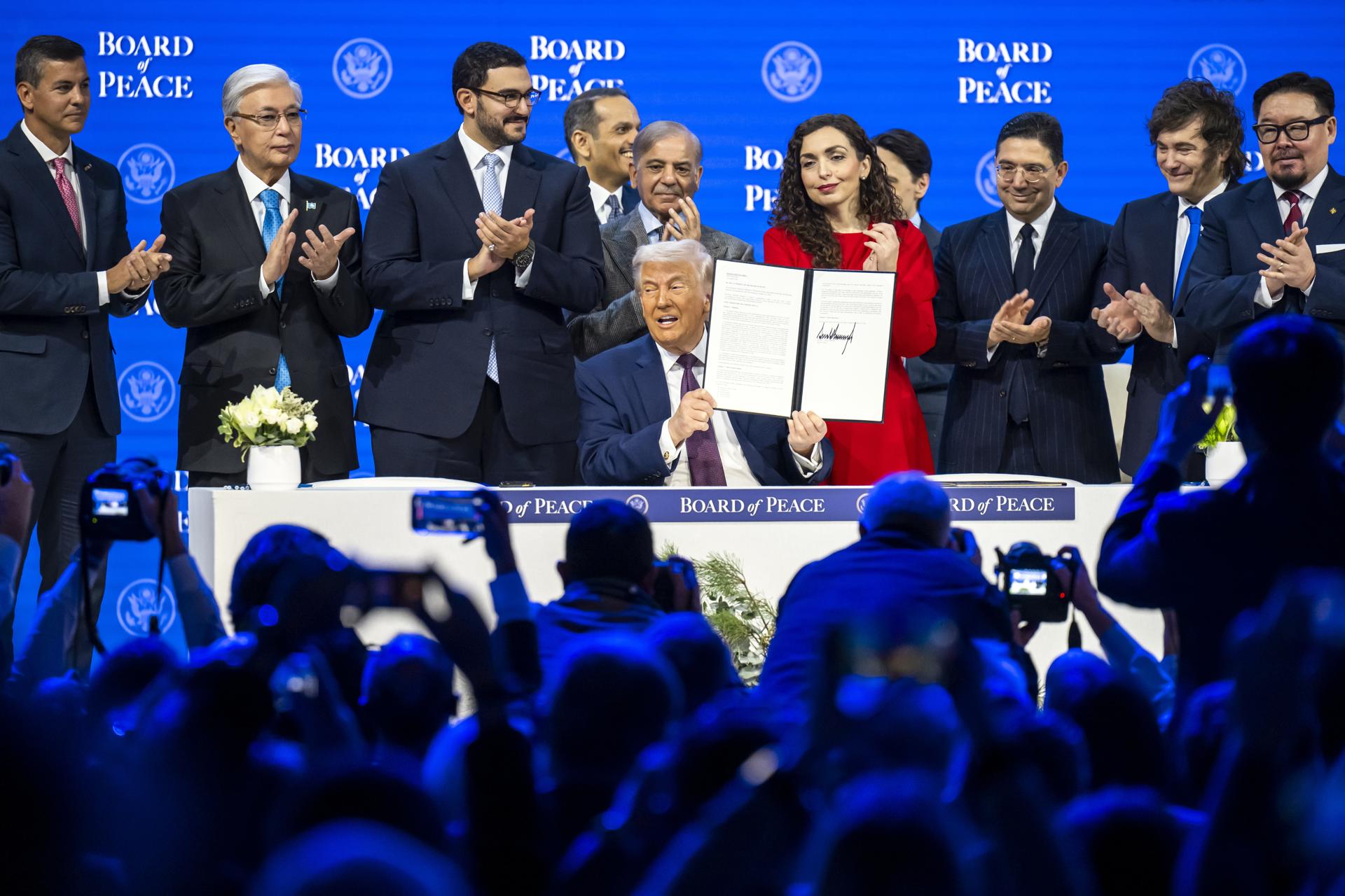 Trump lanza su Junta de Paz en Davos, se reúne con Zelenski y muestra la «nueva Gaza»
