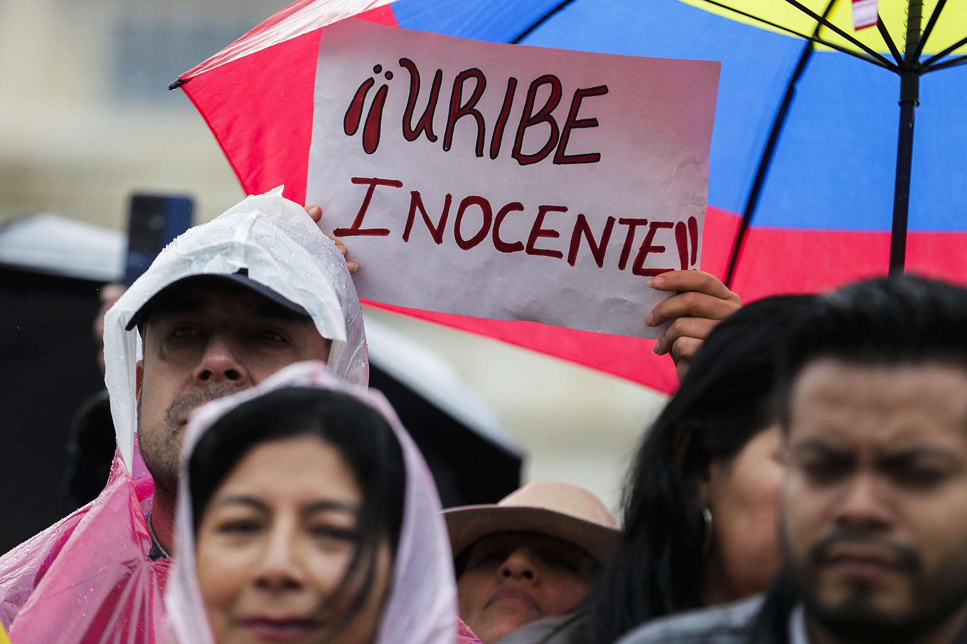 Abogado del expresidente colombiano Álvaro Uribe dice que encontró al menos 43 fallas o sesgos en su condena