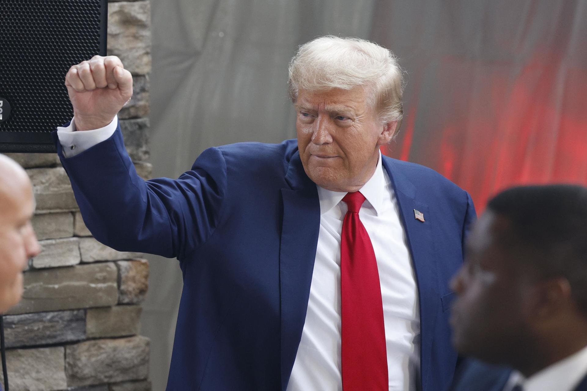 Trump sugiere que Israel debería atacar las instalaciones nucleares de Irán