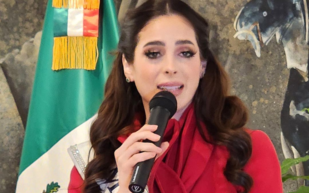 Miss Universo expresa su apoyo a la comunidad de inmigrantes a su llegada a Nueva York