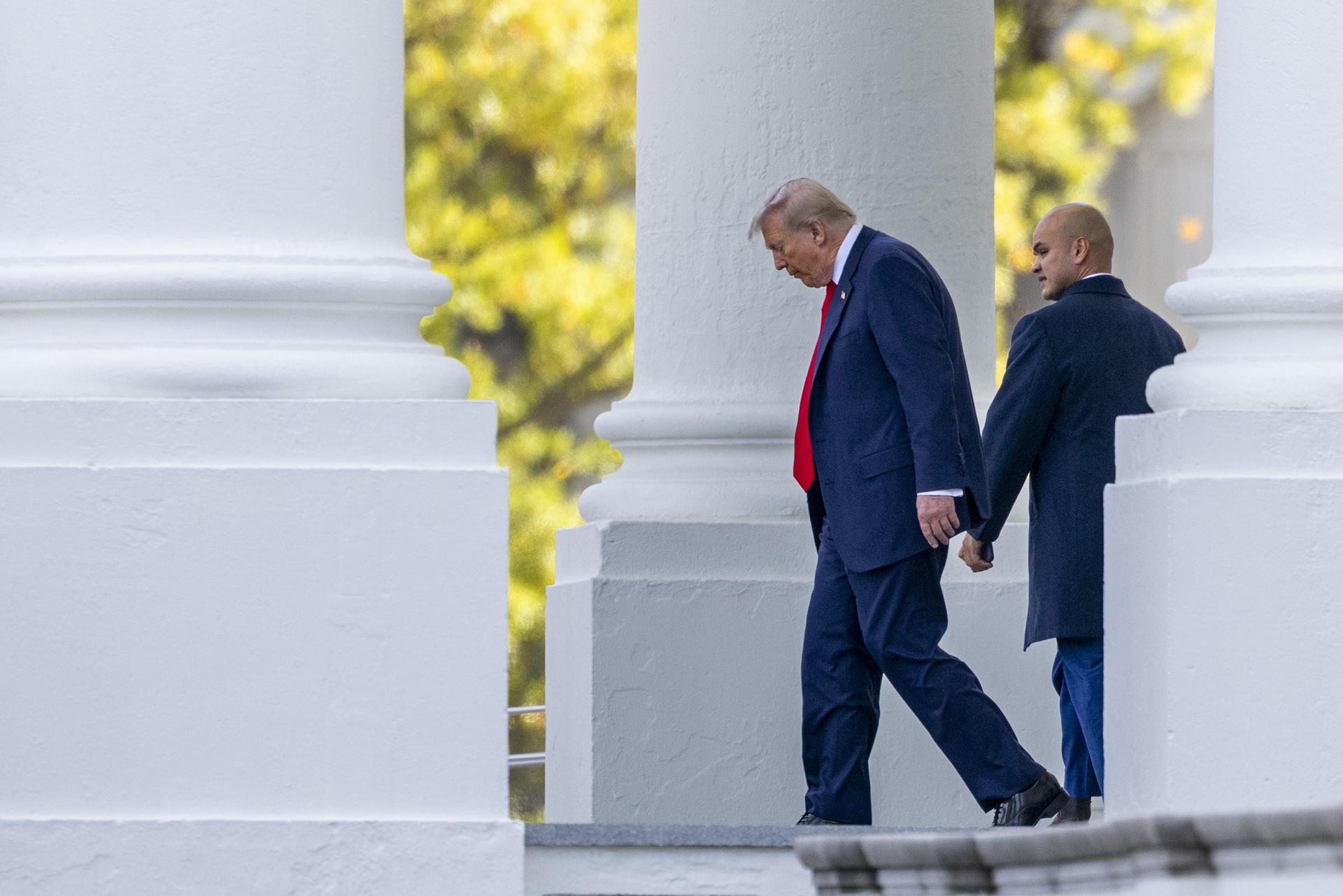 Trump niega estar considerando atacar a Venezuela