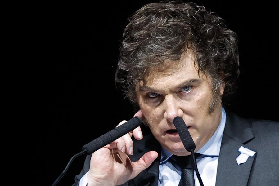 Milei dice que lo tendrían que «sacar muerto de la Rosada» para quebrar el déficit fiscal